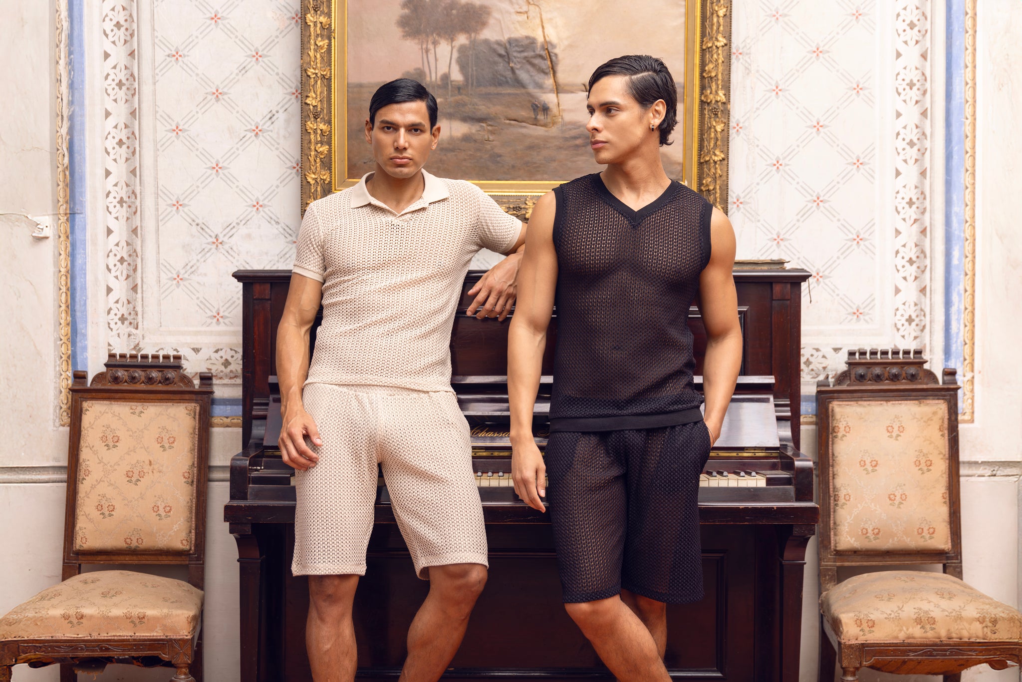 ES Collection Brisa V-Neck Vest T-Shirt Black TS357